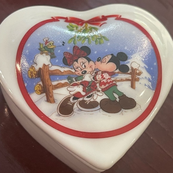 Set of two Disney ceramic trinkets. - Picture 2 of 11